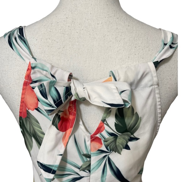 Tommy Bahama tie-back keyhole tropical lightweight v-neck top - Picture 5 of 7